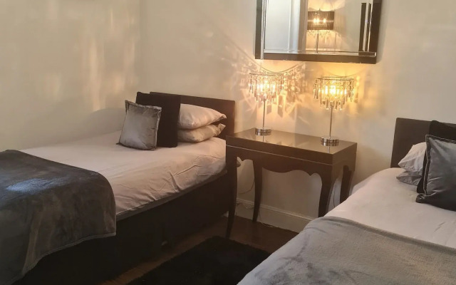Robert The Bruce Apartment