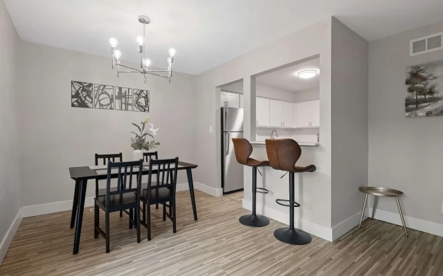 Spacious 2BR 2BA City Haven