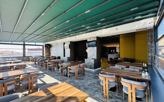 El Baboos Hotel