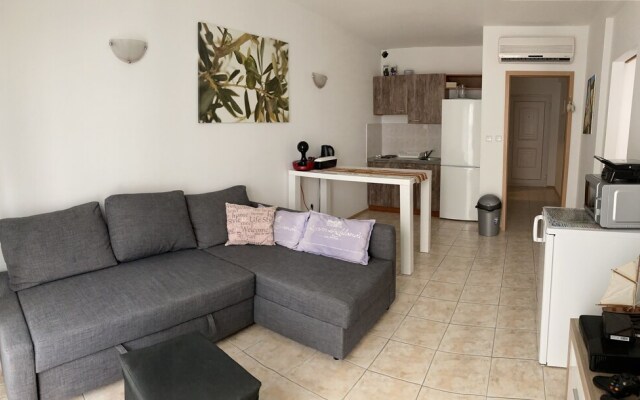 Charming 2-bed Apartment in Necujam