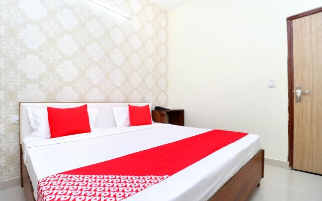 OYO 36827 Hotel B Town