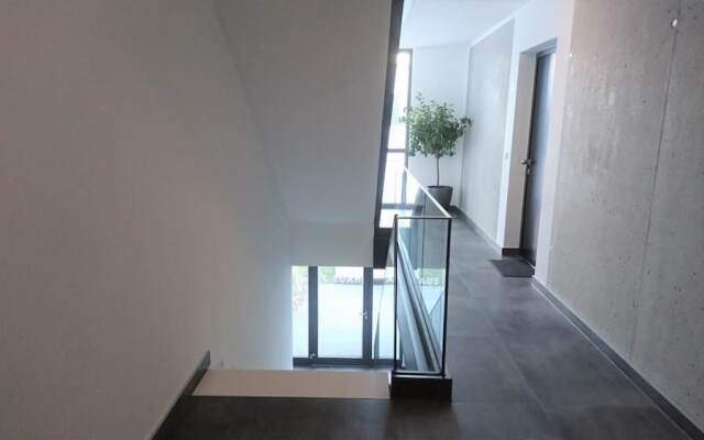 HAUS7