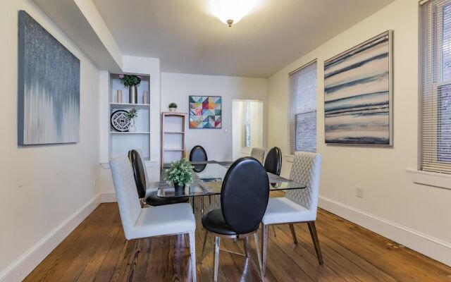 1215 E Columbia