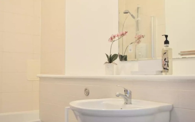 1 Bedroom Apartment In Leith