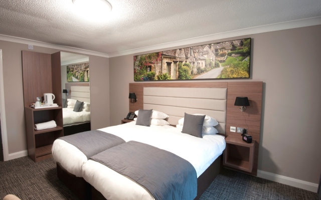 Riverside Hotel