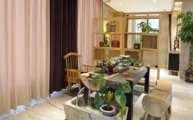 Lvbao Lezhi Hot Spring Hotel