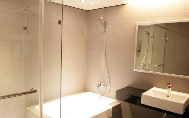 Holiday Inn Taoyuan Airport by IHG