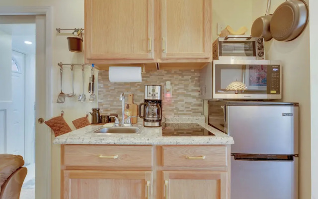 Cozy & Convenient Elmont Retreat w/ Patio!