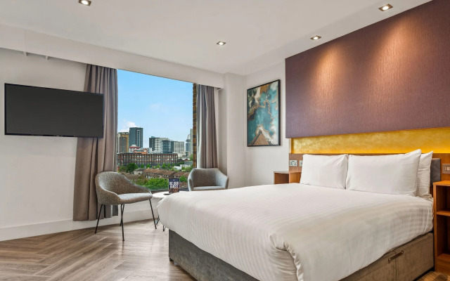 Roomzzz London Stratford