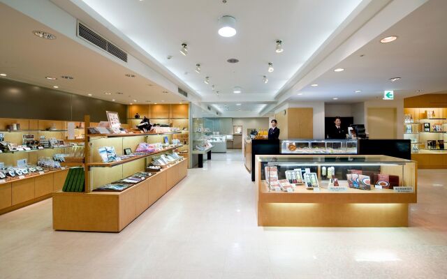 Toba Hotel International