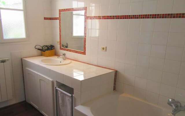 Characteristic Country House With Private Pool and Views of the Mont Ventoux
