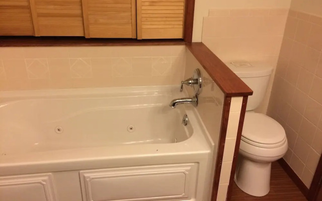 East Hills INN and SUITES