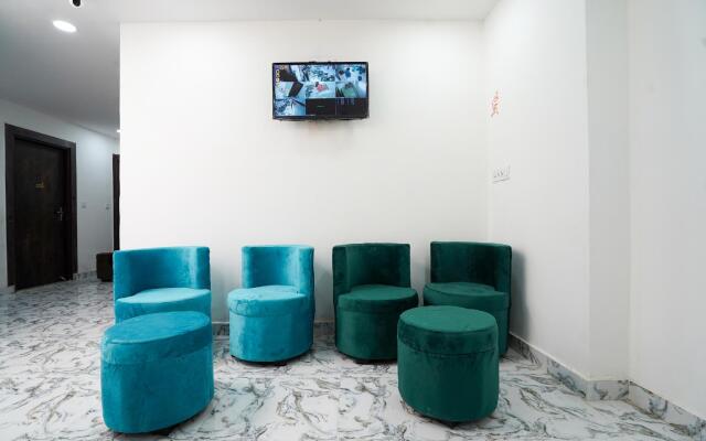 OYO Flagship 78737 Singh Empire Inn