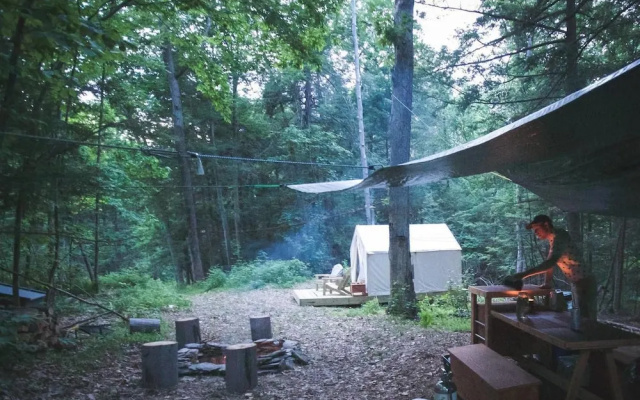 Tentrr- Hucklebuck Railway Camp
