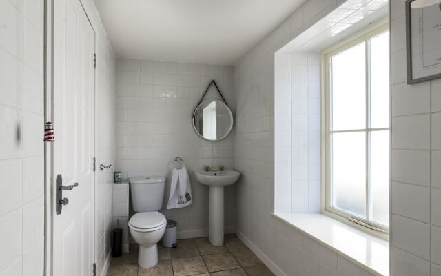 The Sail, Two Bedroom Apartment - Tenby