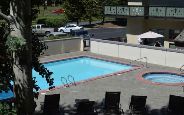 The Christophe 704 - 1 Bdrm - Great Hiking & Mtn Biking! Condo