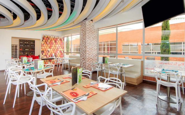 Pop Art Hotel Tocancipá y Centro de Convenciones