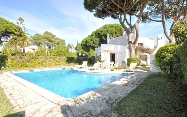 Beautiful Villa With Private Swimming Pool Near the Center of Vilamoura