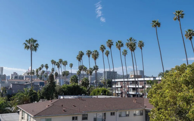 Hollywood Apartment Near Walk of Fame