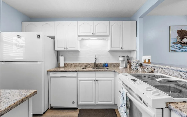 Sea Coast Gardens III 509