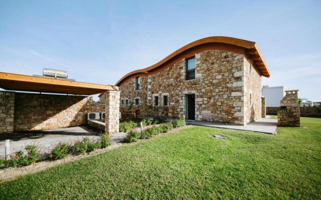 Semi-detached house, Lardos