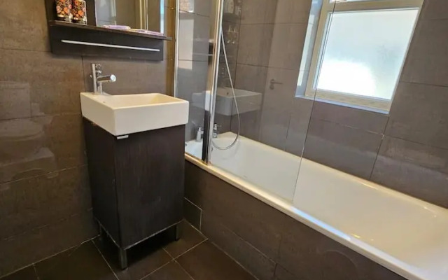 London Luxury Apartment - Finchley Road Retreat