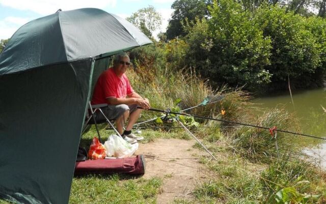 Riverside Caravan & Camping Park