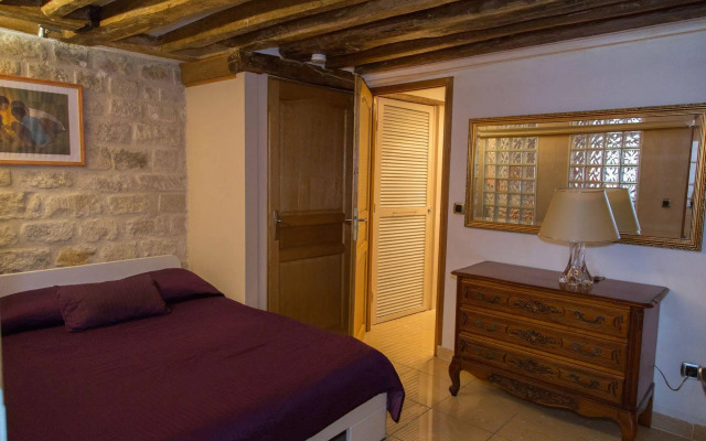 Saint Germain des Prés Apartment