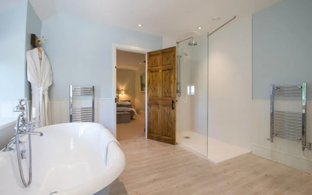 Atherstone Farmhouse & Cottage