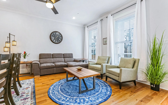 Spacious 5BR Urban Retreat with Balcony & Pool