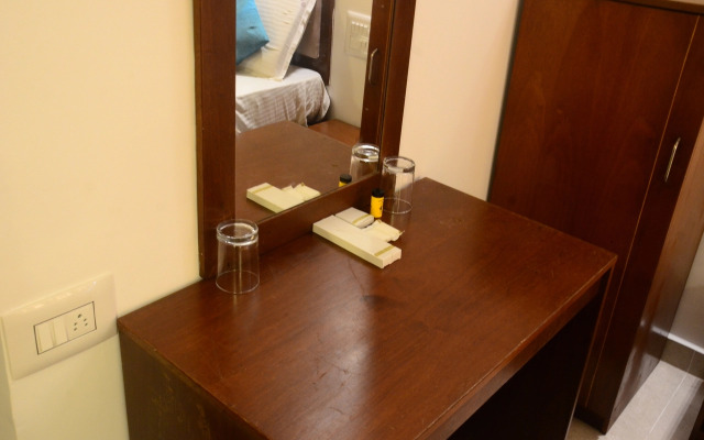 Easternwoods Hotel Raj