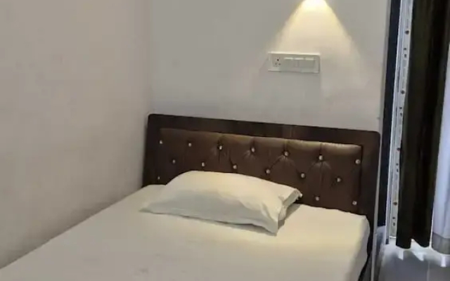 Shree Hanuman Hotel