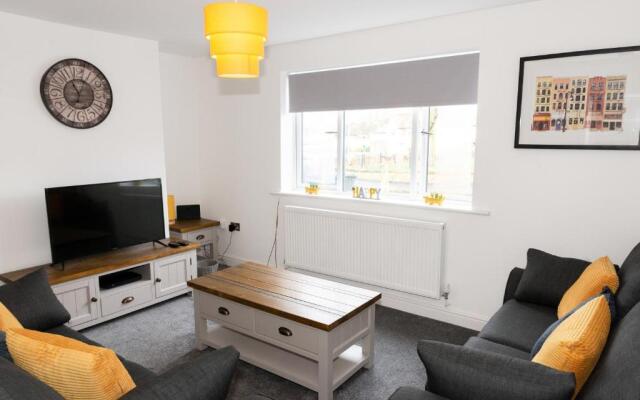 Charming 2 Bedroom House - Free Parking - Great Location