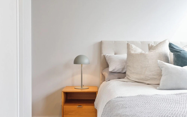 Lighthouse Apartments by Urban Rest
