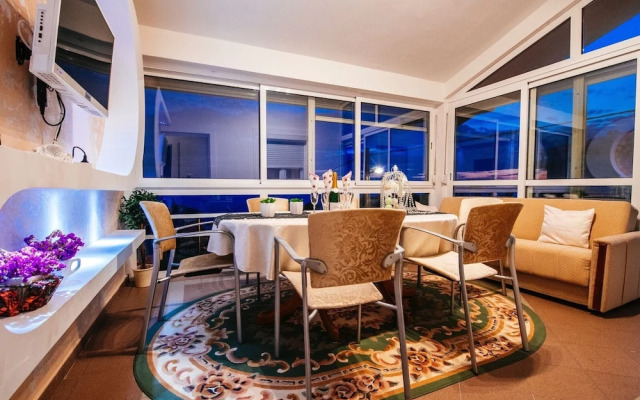 Beautiful Holiday Home in Maslenica Near Beach"