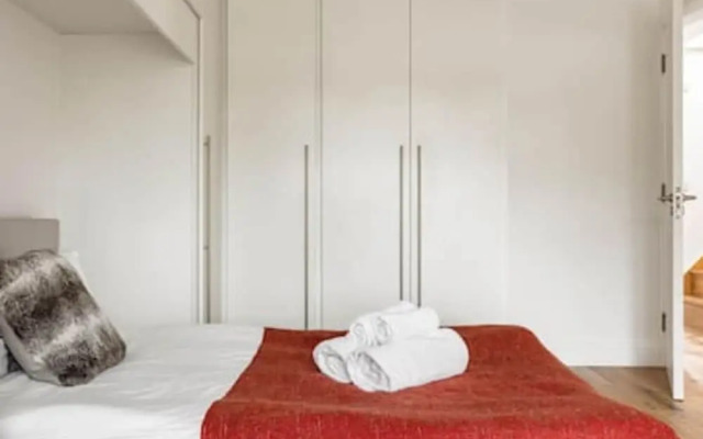 Tudor House Kingston Luxury 5 bed Villa