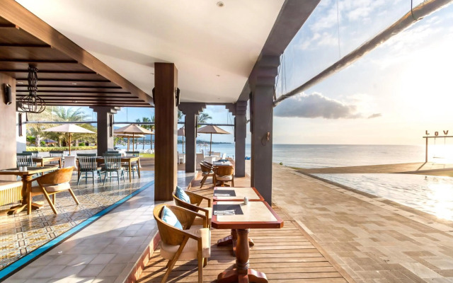 Lovina Beach Club & Resort