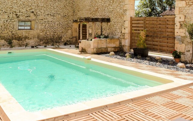 Charming holiday home in Aquitaine with Swimming Pool