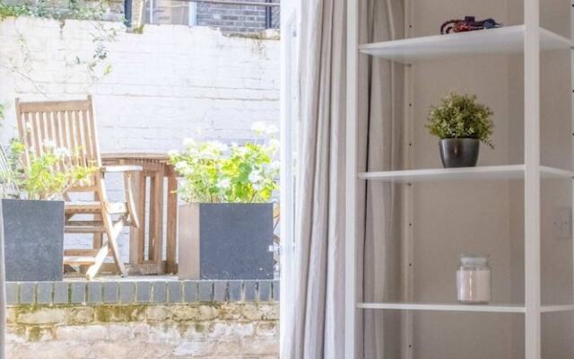 Stylish 2 Bedroom Apartment in Chelsea With Garden