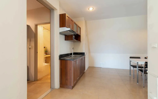 181 Ekkamai Apartment