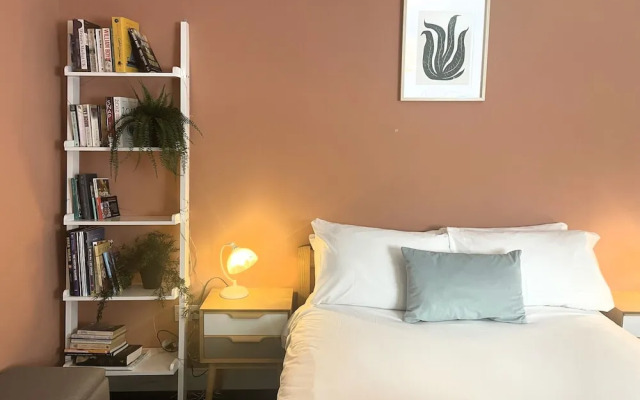 Contemporary Garden Flat in Clifton