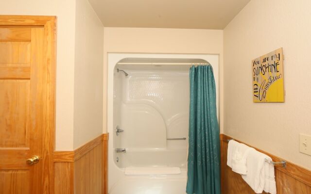 Cedar Falls 8 - Three Bedroom Chalet