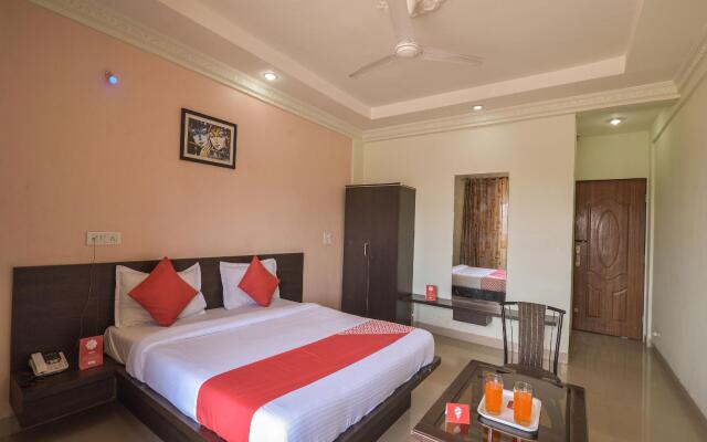 OYO 13151 Hotel Om Palace