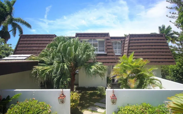 Paradise Burlington Villa