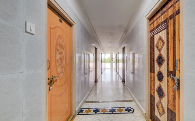 OYO 29087 Hotel Golden Pride