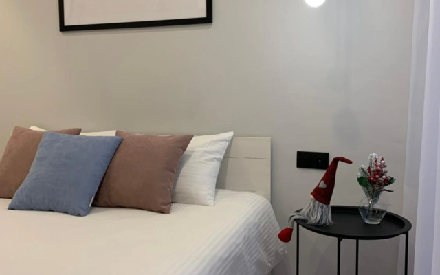 MAKSIM Modern Apartment