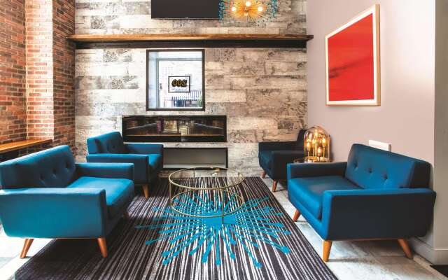 La Quinta Inn & Suites by Wyndham Baltimore Downtown