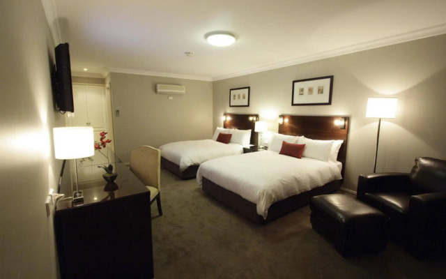 Carlyle Suites & Apartments