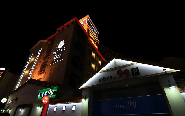 Hotel 99