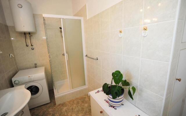 Apartments Luka & Sara